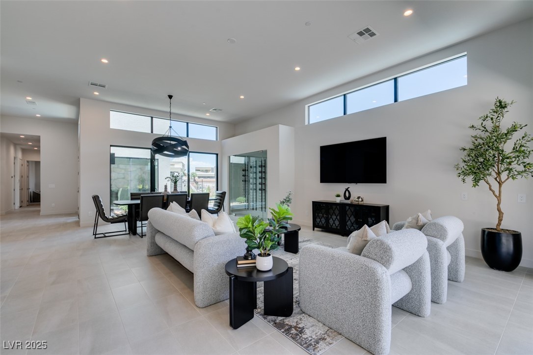 623 Dragon Mountain Court Property Photo 5