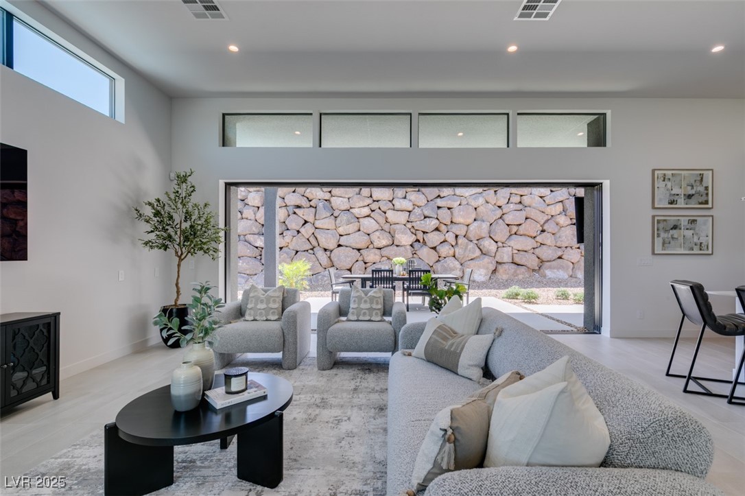 623 Dragon Mountain Court Property Photo 15