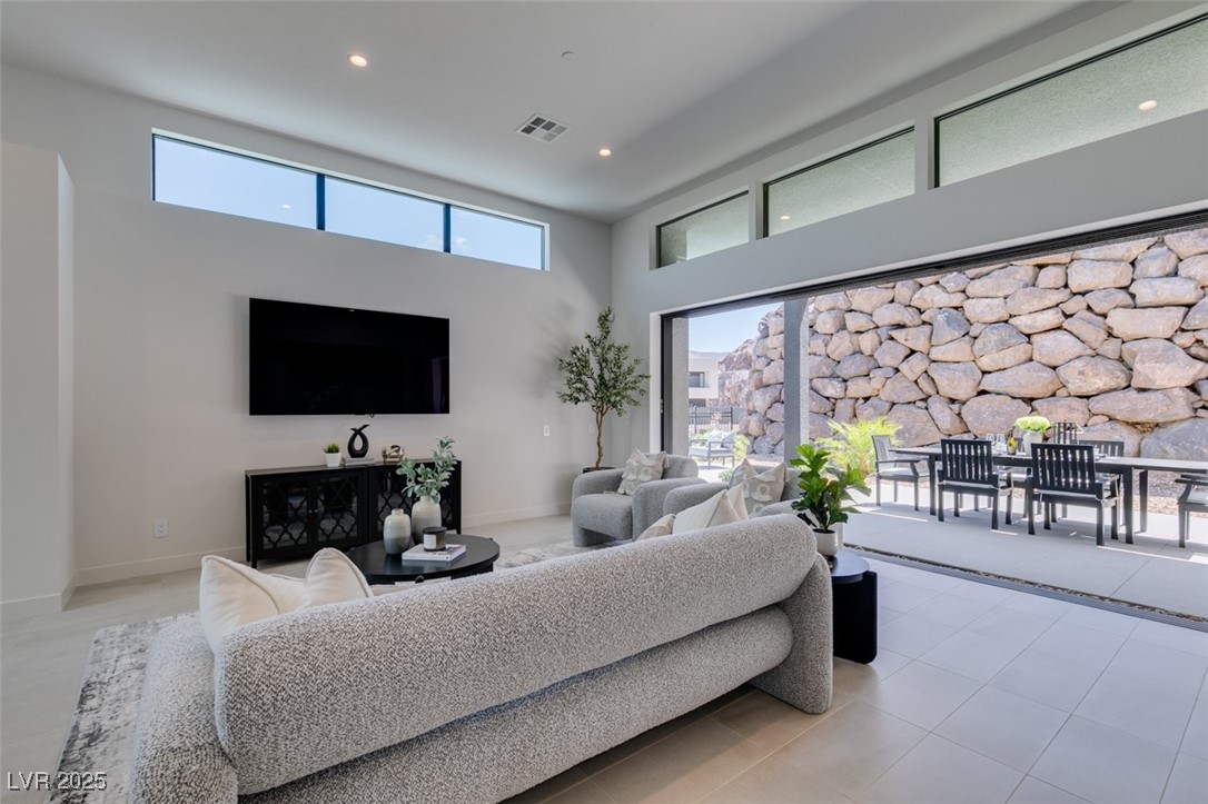 623 Dragon Mountain Court Property Photo 16