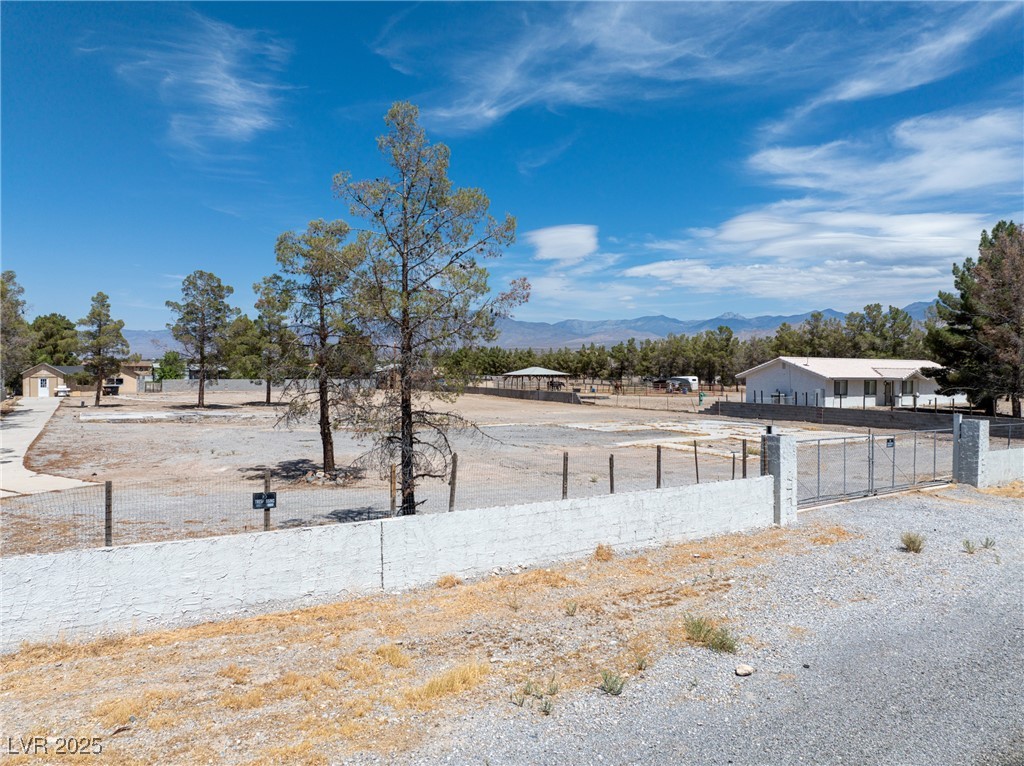 1640 Bruce Street Property Photo 3