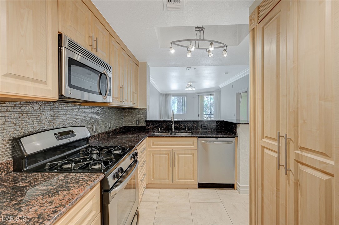 210 East Flamingo Road 105 Property Photo 7