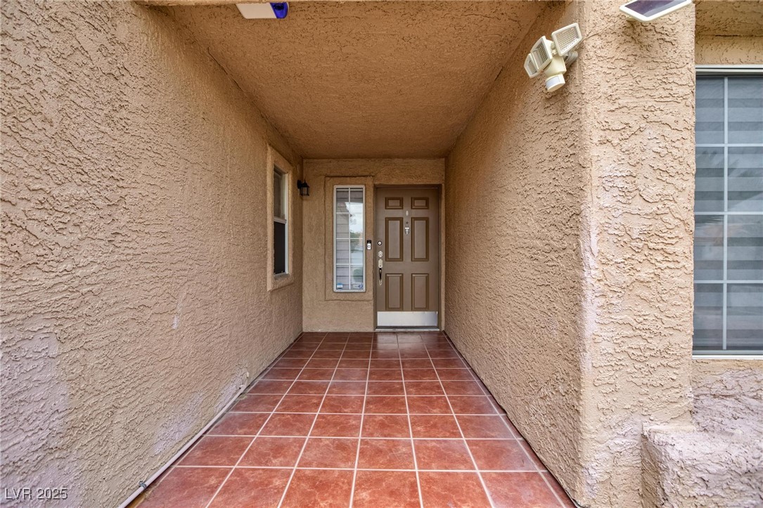 9836 Russett Wood Circle Property Photo 3