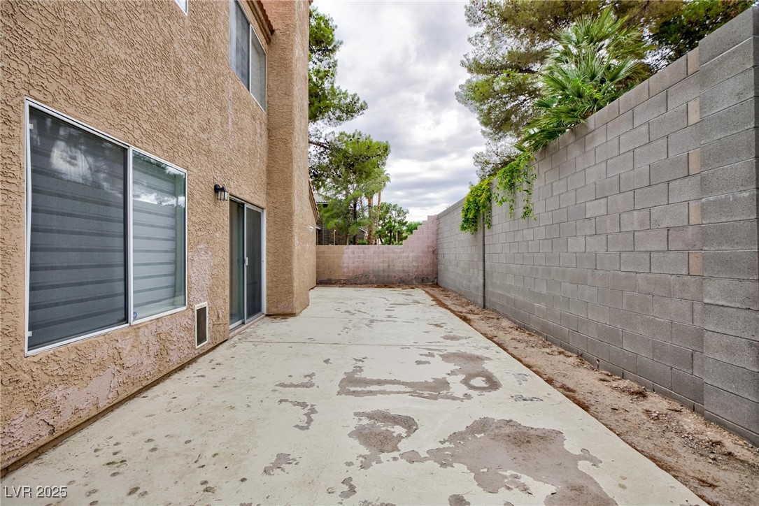 9836 Russett Wood Circle Property Photo 4