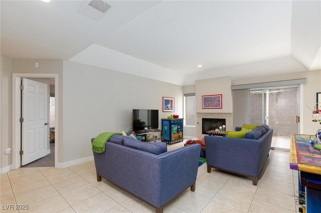 9836 Russett Wood Circle Property Photo 6