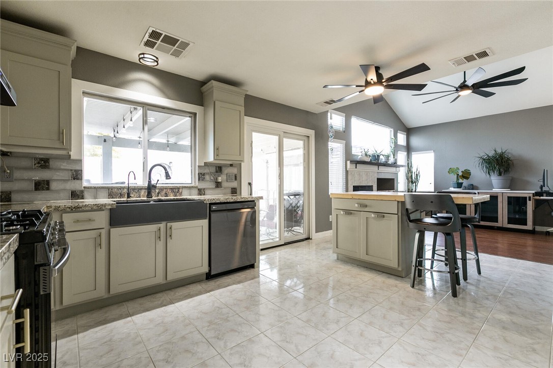 4370 Sunrise Shores Avenue Property Photo 18