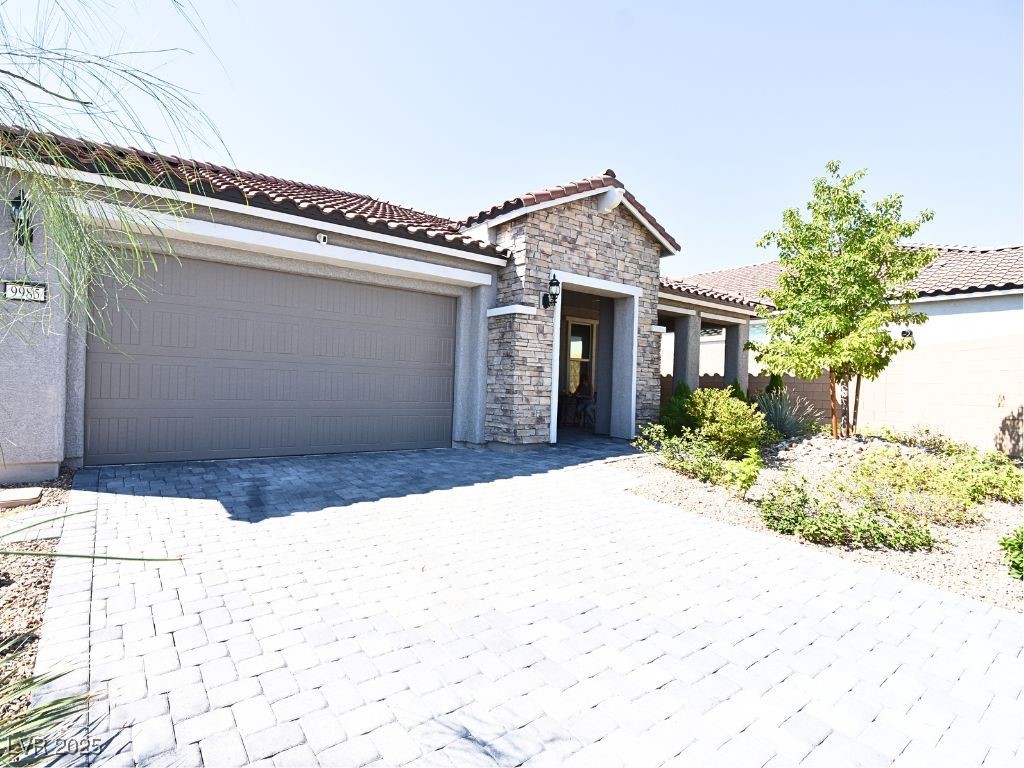 9985 Blackbark Court Property Photo 2