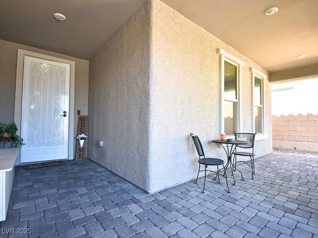 9985 Blackbark Court Property Photo 3