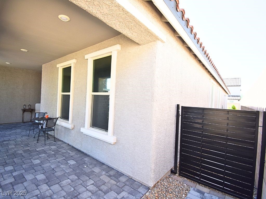 9985 Blackbark Court Property Photo 4