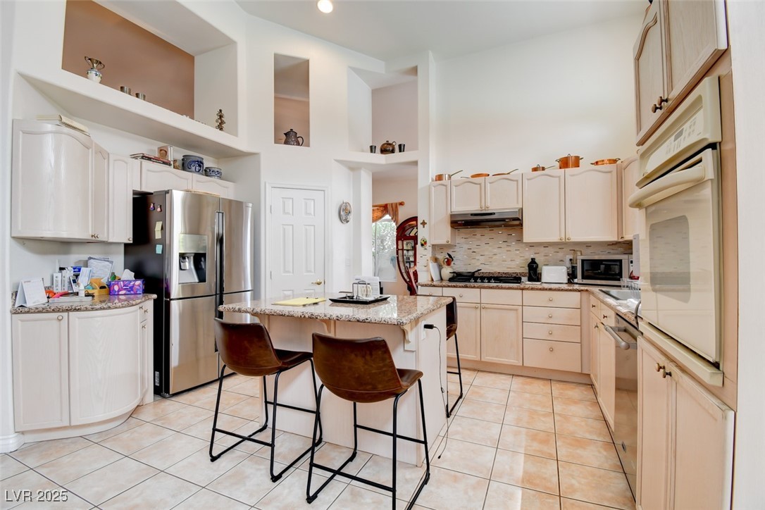 8759 Las Olivas Avenue Property Photo 17