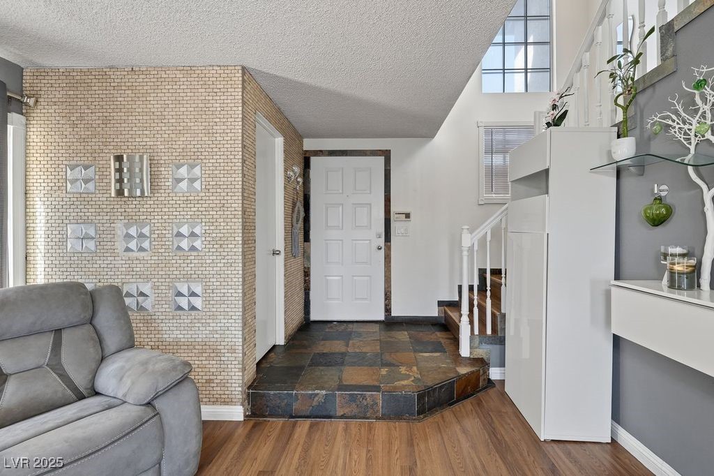 986 Painted Pony Drive Property Photo 3