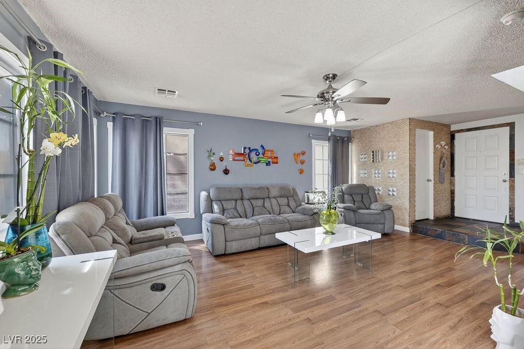 986 Painted Pony Drive Property Photo 5