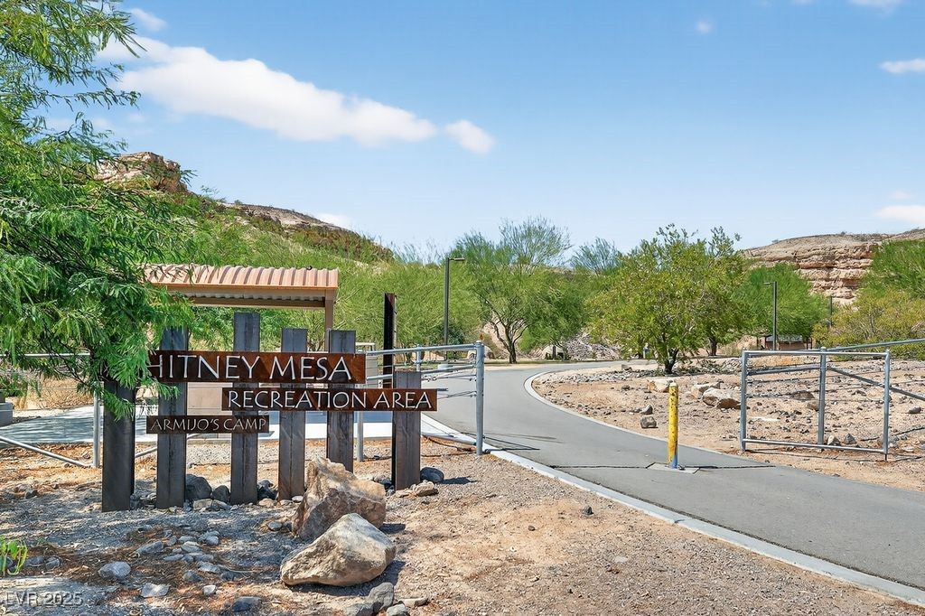 986 Painted Pony Drive Property Photo 37