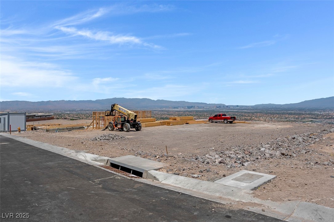 567 Rock Peak Drive Property Photo 2