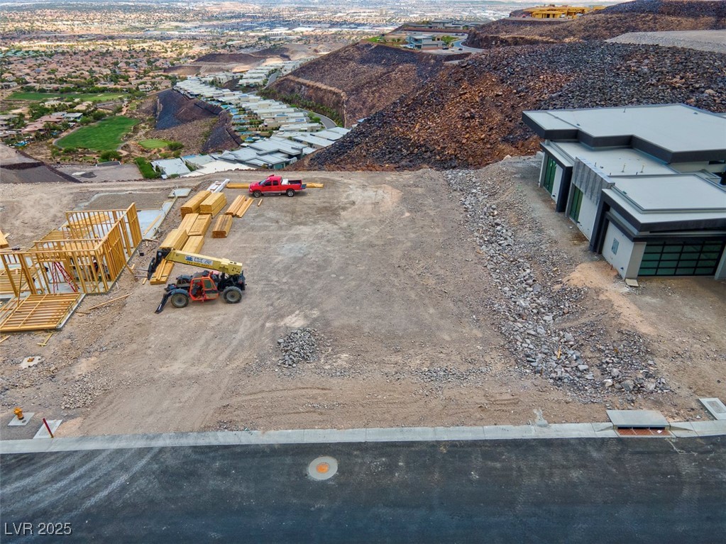 567 Rock Peak Drive Property Photo 4