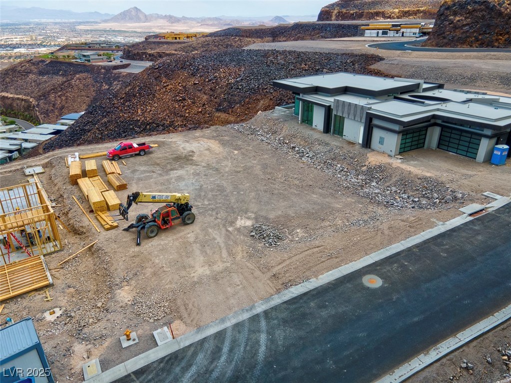 567 Rock Peak Drive Property Photo 5