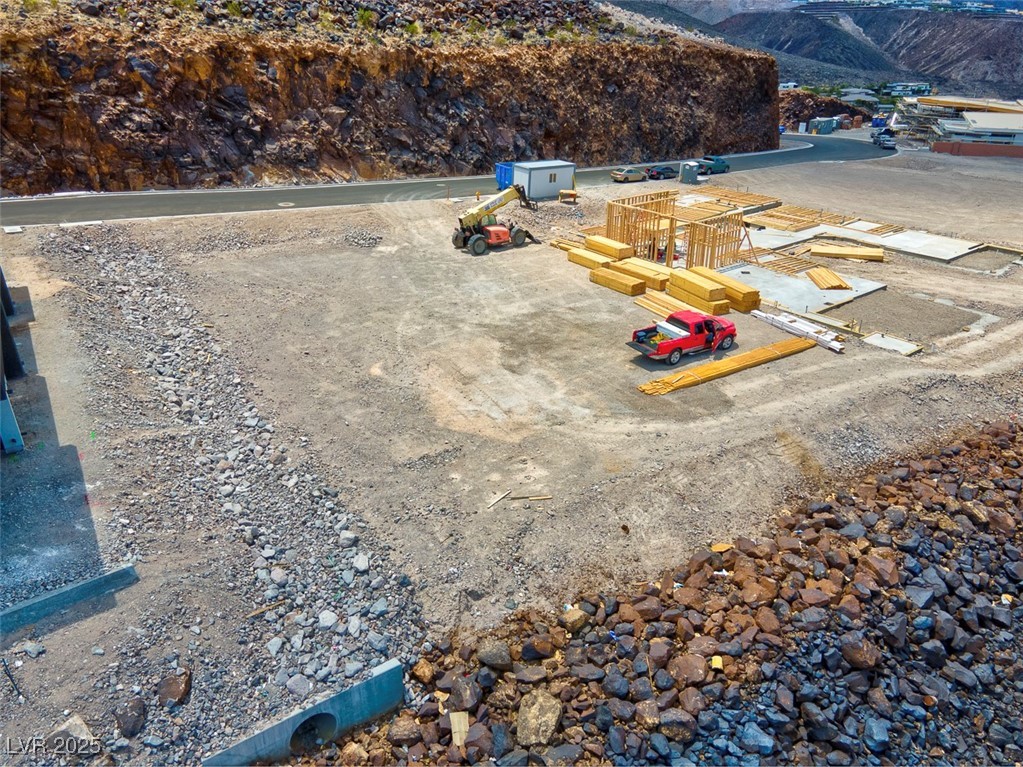 567 Rock Peak Drive Property Photo 8