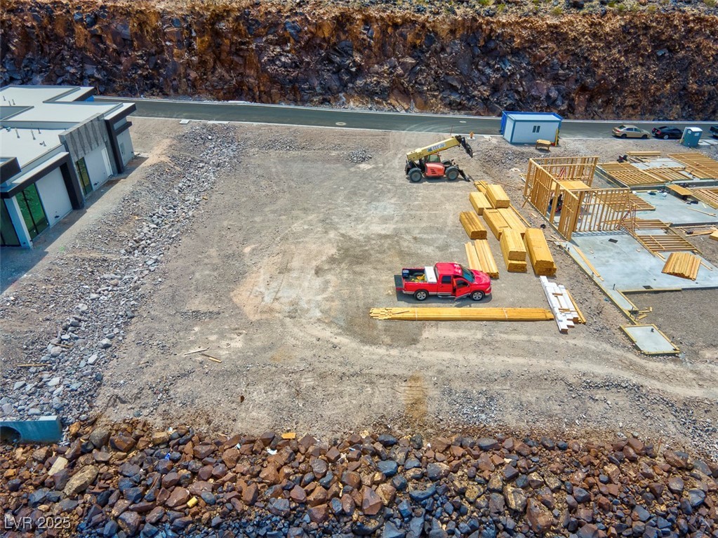 567 Rock Peak Drive Property Photo 9