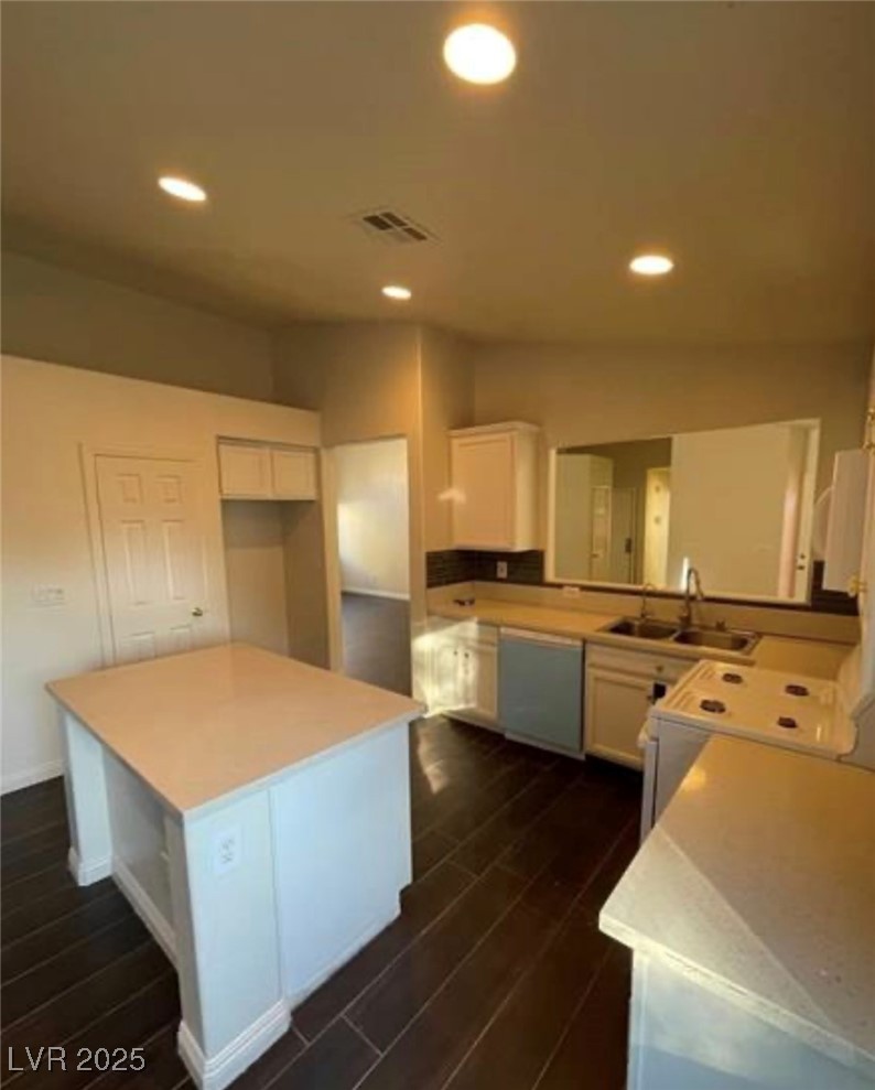 5713 Lawrence Street Property Photo 10
