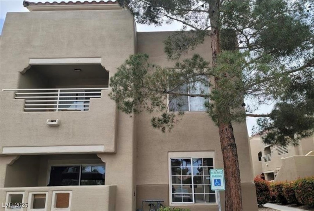1909 Villa Palms Court 109