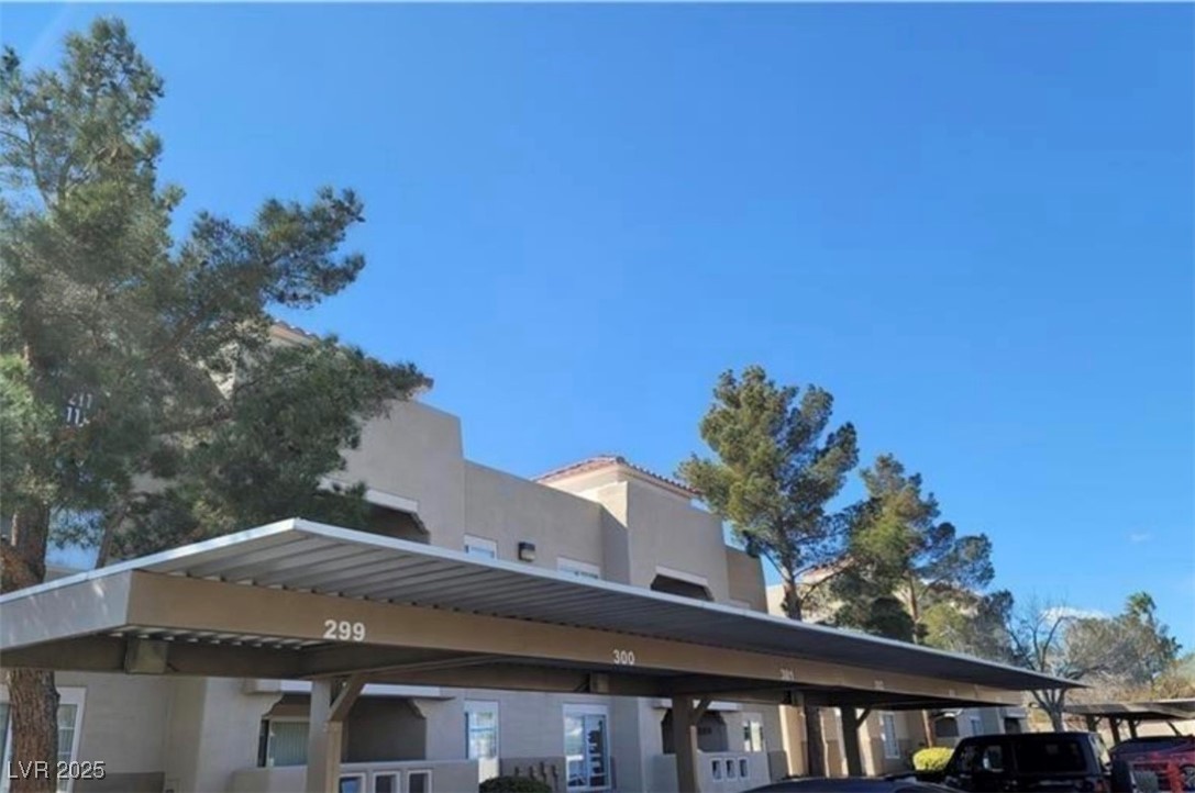 1909 Villa Palms Court 109 Property Photo 2