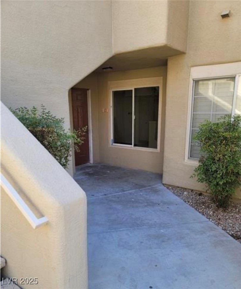 1909 Villa Palms Court 109 Property Photo 3