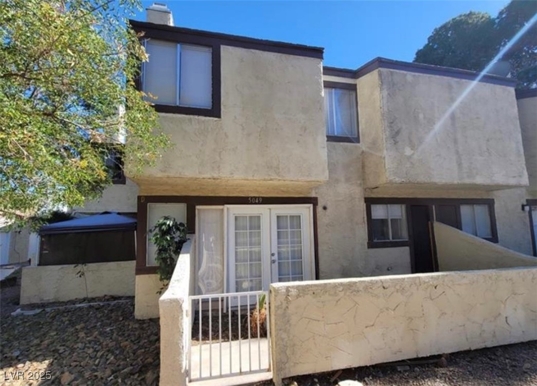 5049 Spencer Street D Property Photo 2
