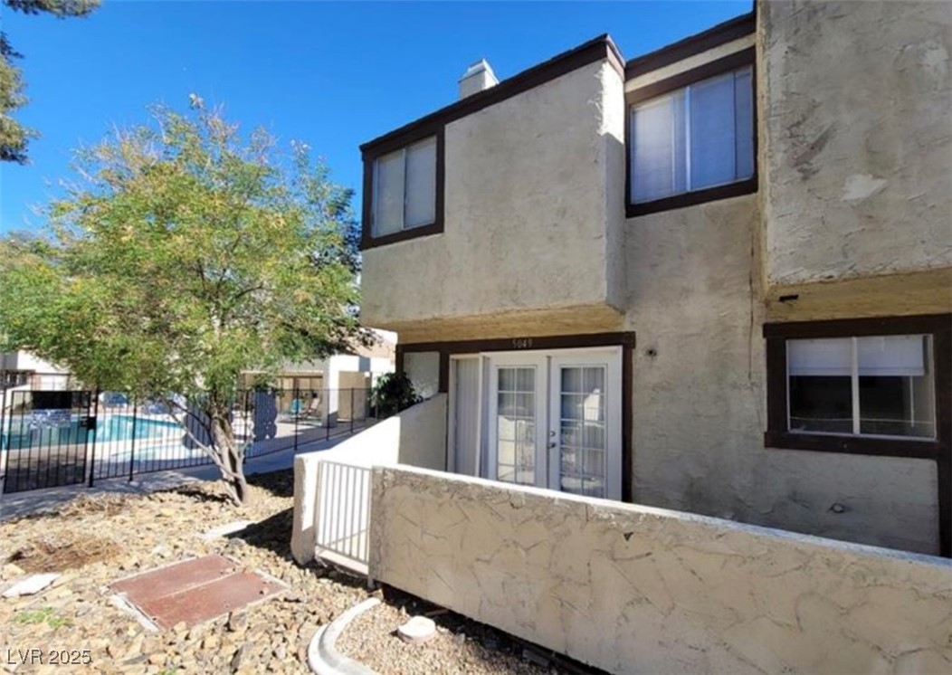 5049 Spencer Street D Property Photo 4