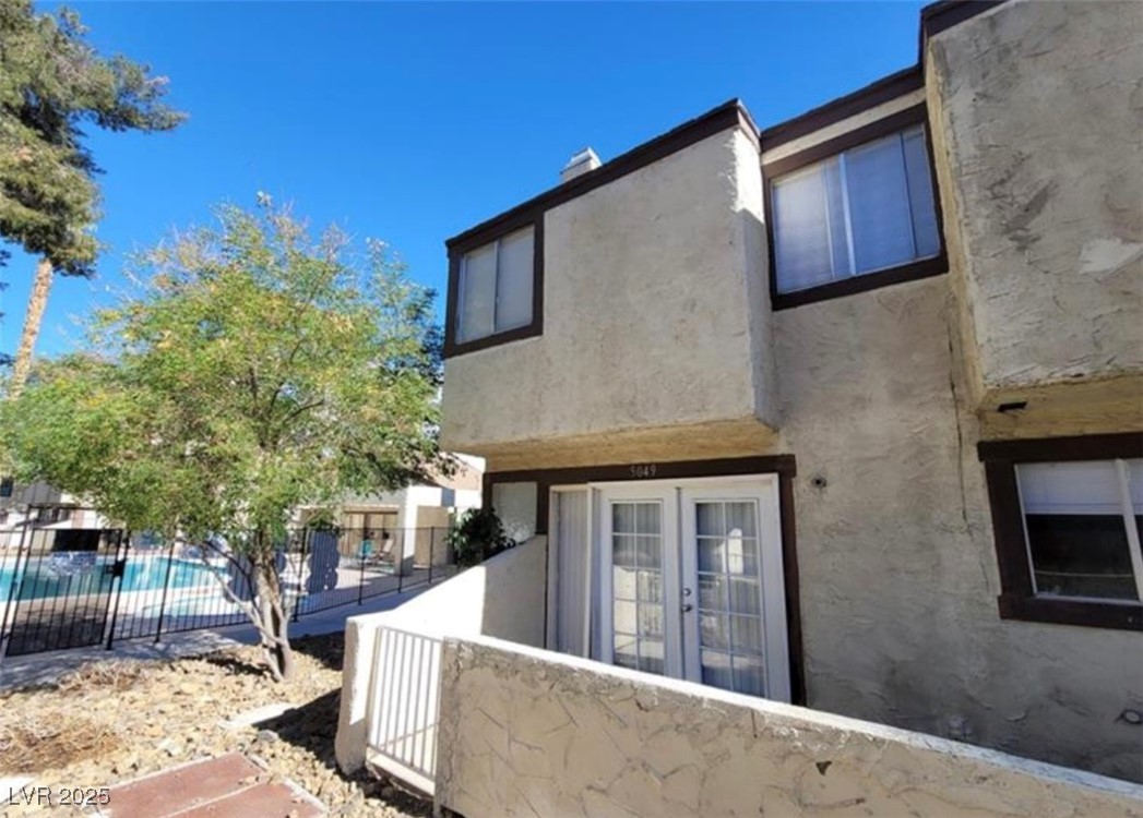 5049 Spencer Street D Property Photo 6