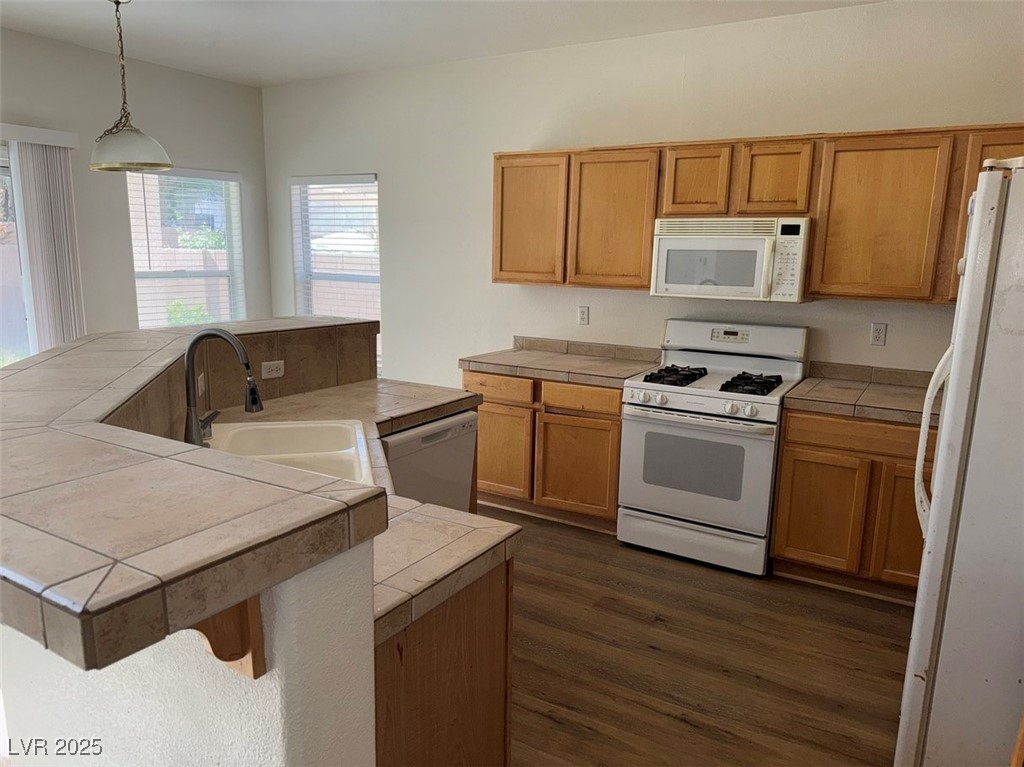 7633 Rainbow Cove Drive Property Photo 16