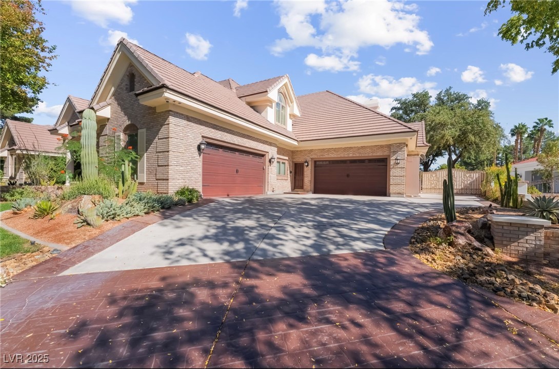 2335 Dolphin Court Property Photo 6