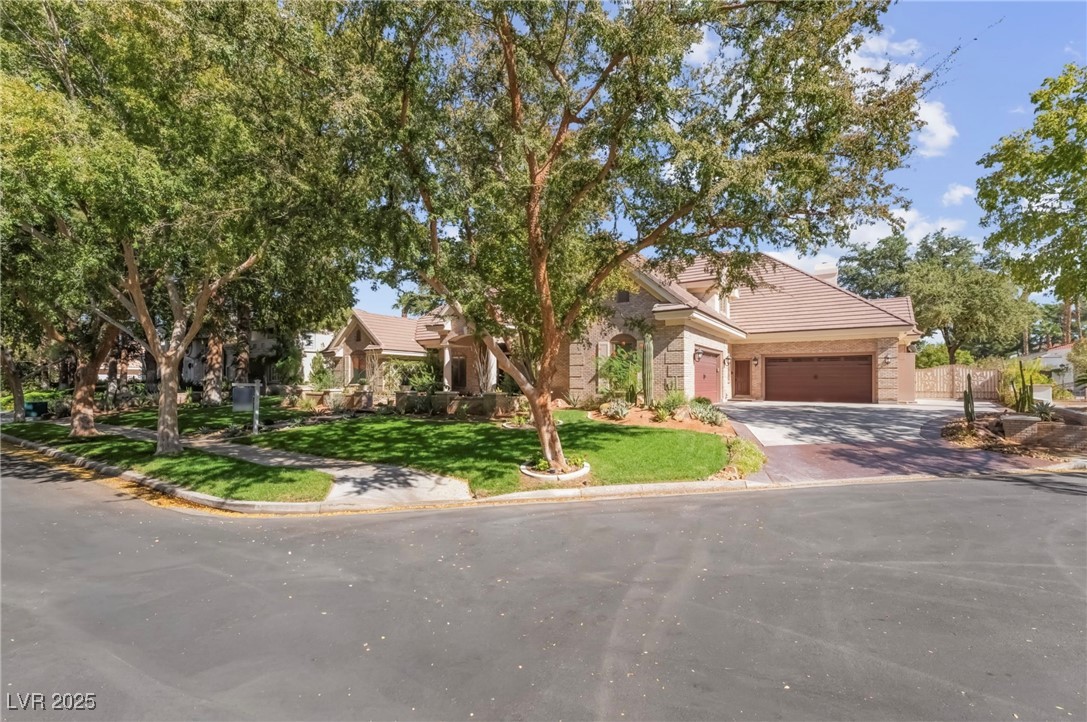 2335 Dolphin Court Property Photo 8