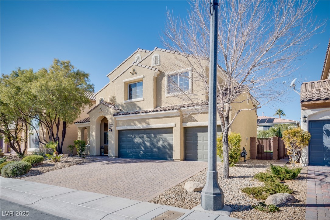 965 Via Arenula Street Property Photo 1