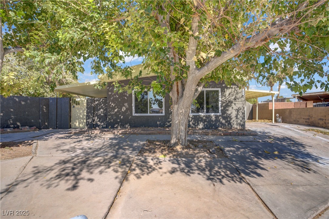 153 Sir Thomas Drive Property Photo 1