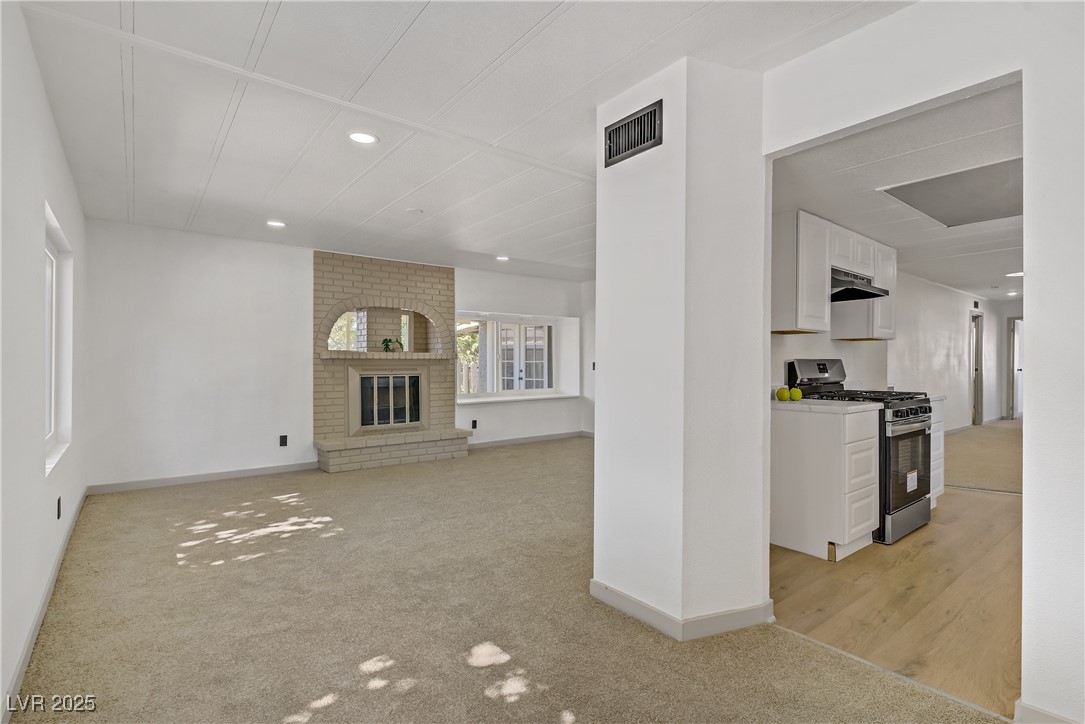153 Sir Thomas Drive Property Photo 7