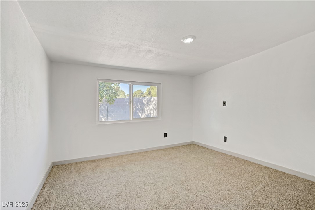 153 Sir Thomas Drive Property Photo 22