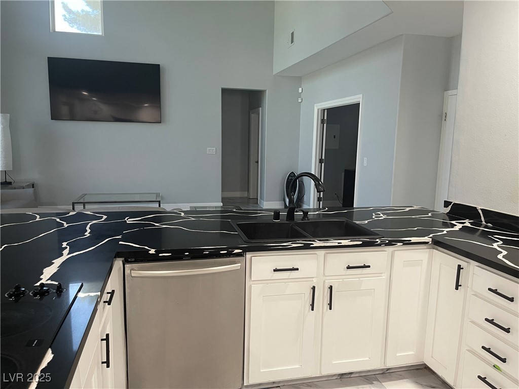 6480 West Oquendo Road Property Photo 14