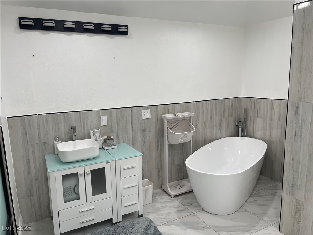6480 West Oquendo Road Property Photo 42