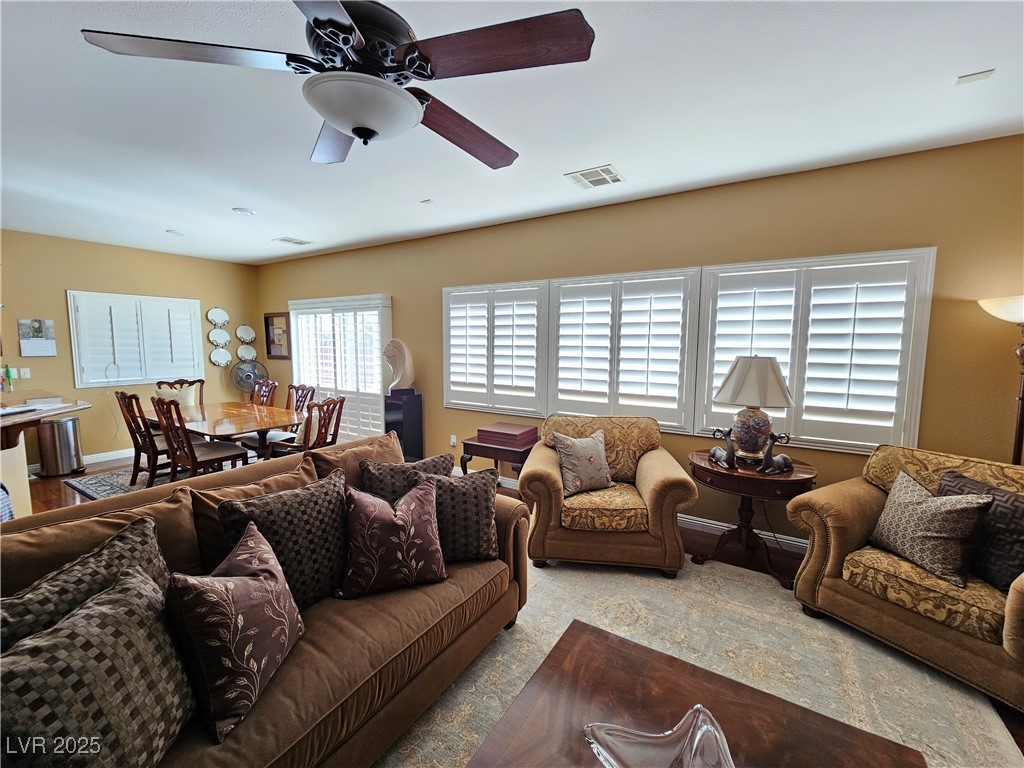 11329 Hedgemont Avenue Property Photo 9