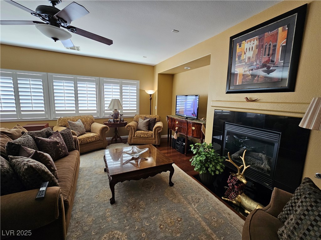 11329 Hedgemont Avenue Property Photo 10