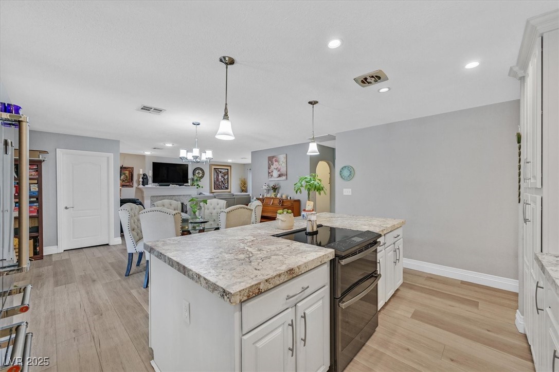 3085 Greenbriar Drive Property Photo 7