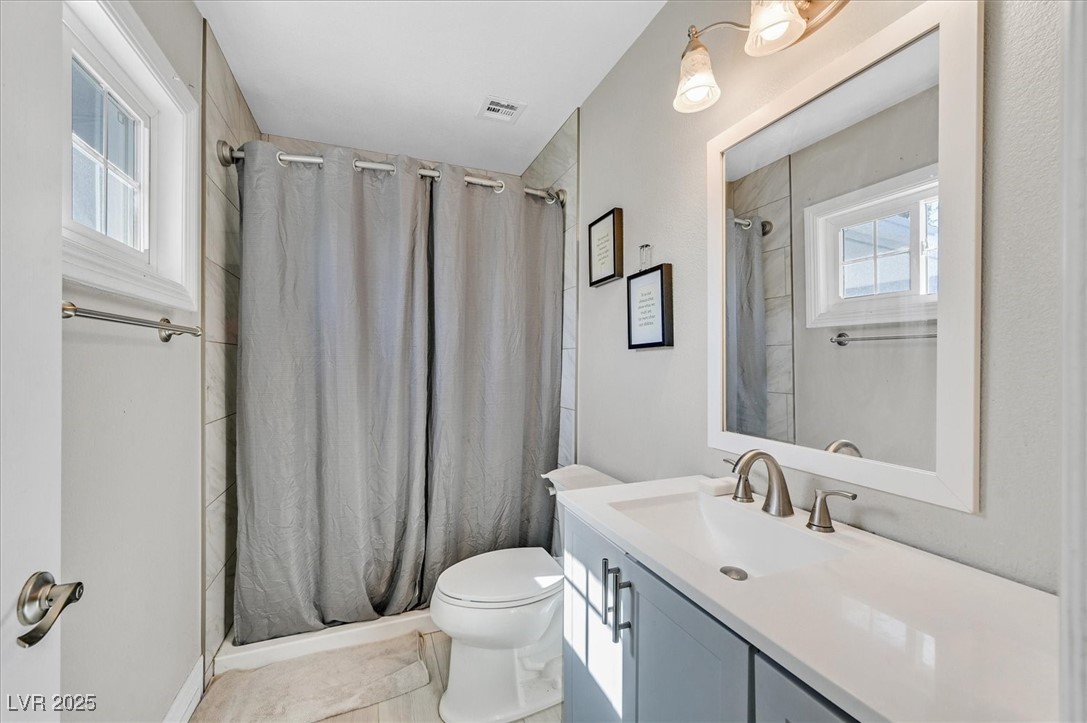 3085 Greenbriar Drive Property Photo 9