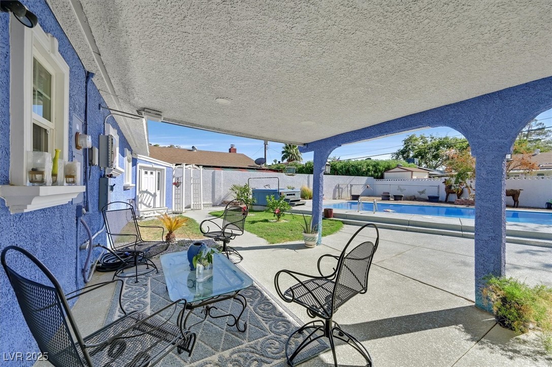 3085 Greenbriar Drive Property Photo 19