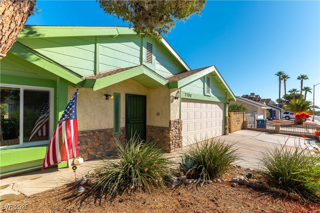 7150 Mountain Moss Drive Property Photo 2