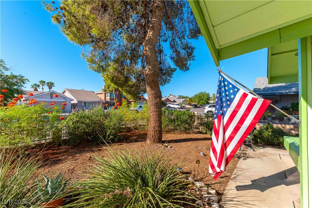 7150 Mountain Moss Drive Property Photo 4