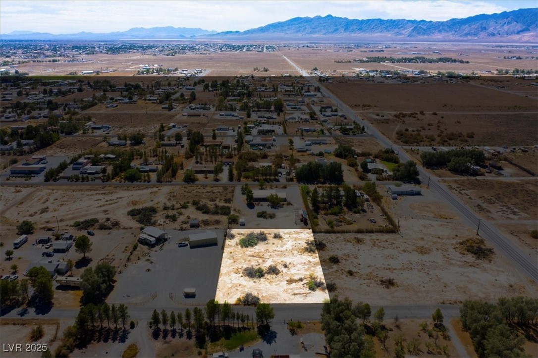 1921 West Dyer Road Property Photo 2