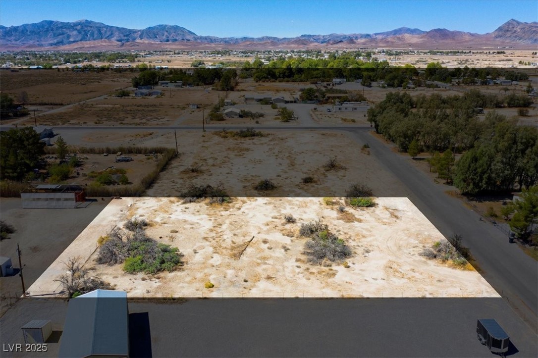 1921 West Dyer Road Property Photo 6