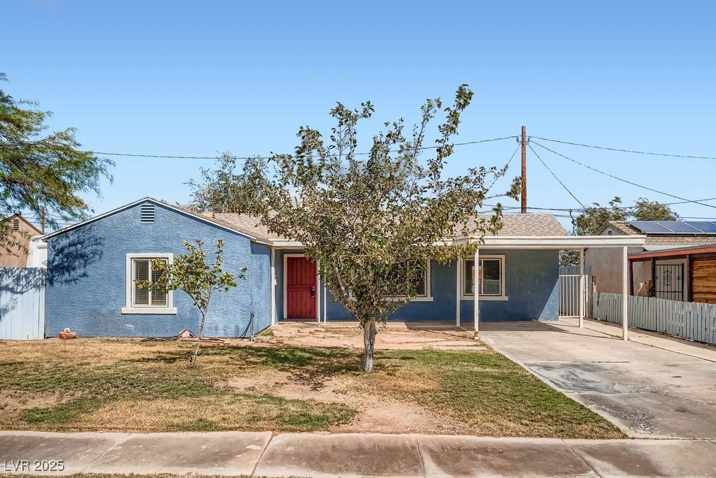 571 Blackmore Drive Property Photo 2