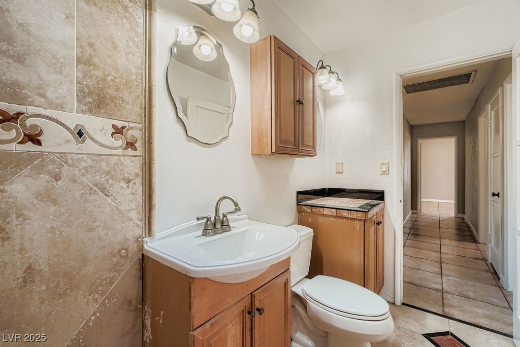 571 Blackmore Drive Property Photo 19