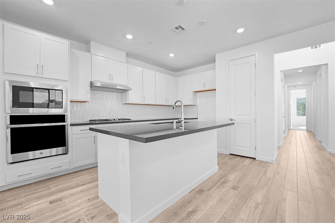 52 Via Montoro Property Photo 2