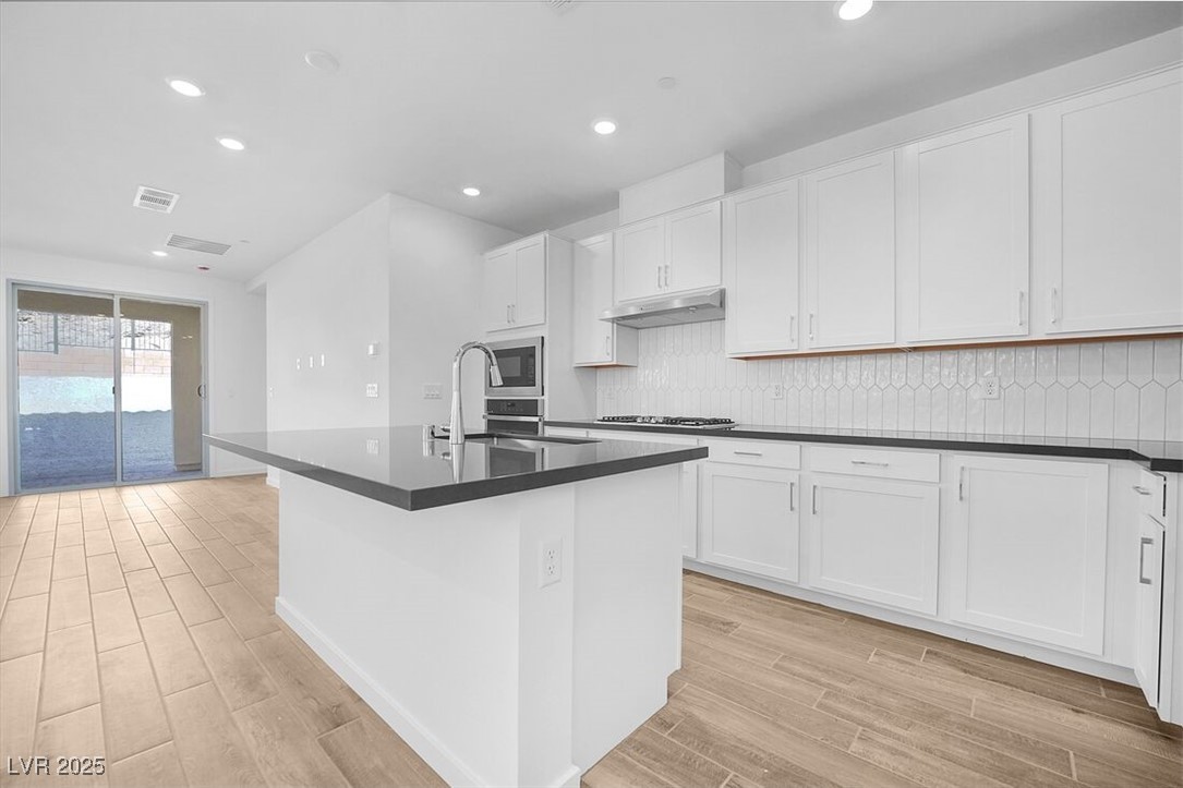 52 Via Montoro Property Photo 7